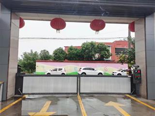 洛阳厂区车牌识别广告道闸抗风卷帘工程